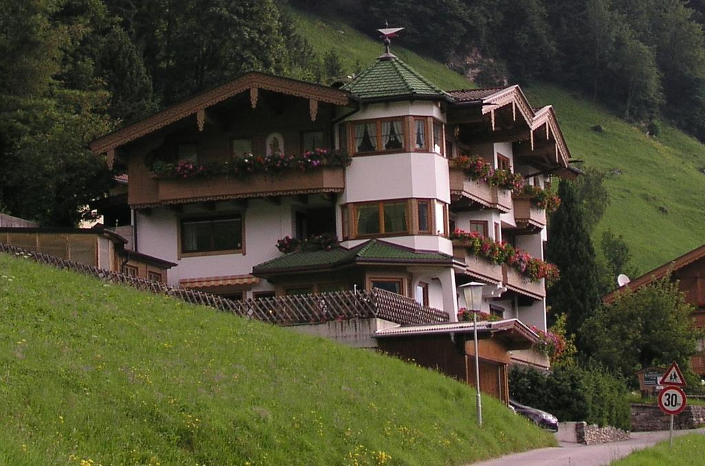 Haus Am Sonnenhang Finkenberg Kültér fotó
